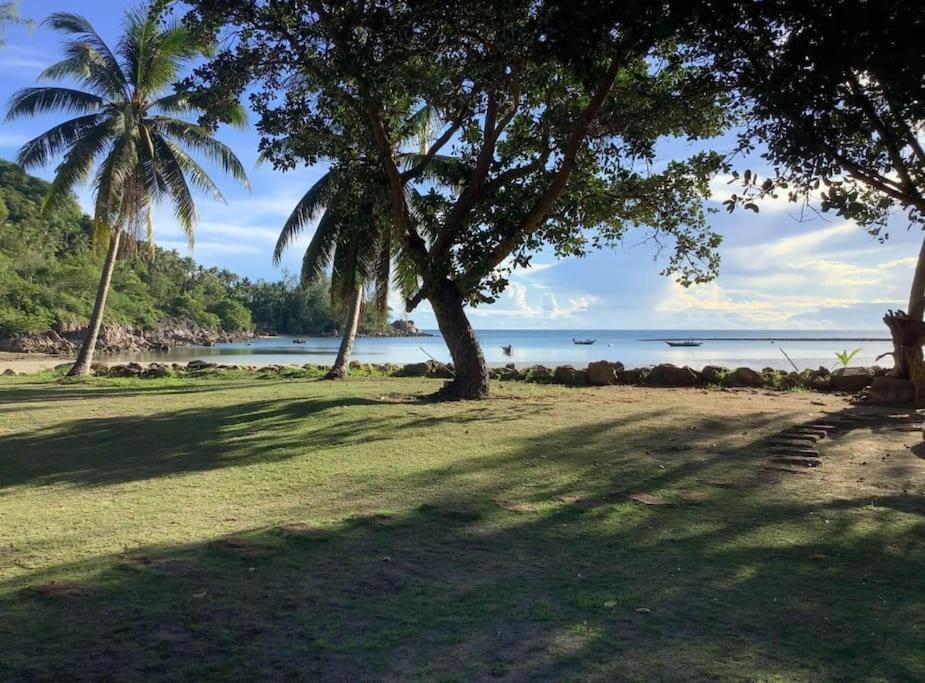 White Pearl 2br Beachfront House Malibu Seaview Rumah liburan