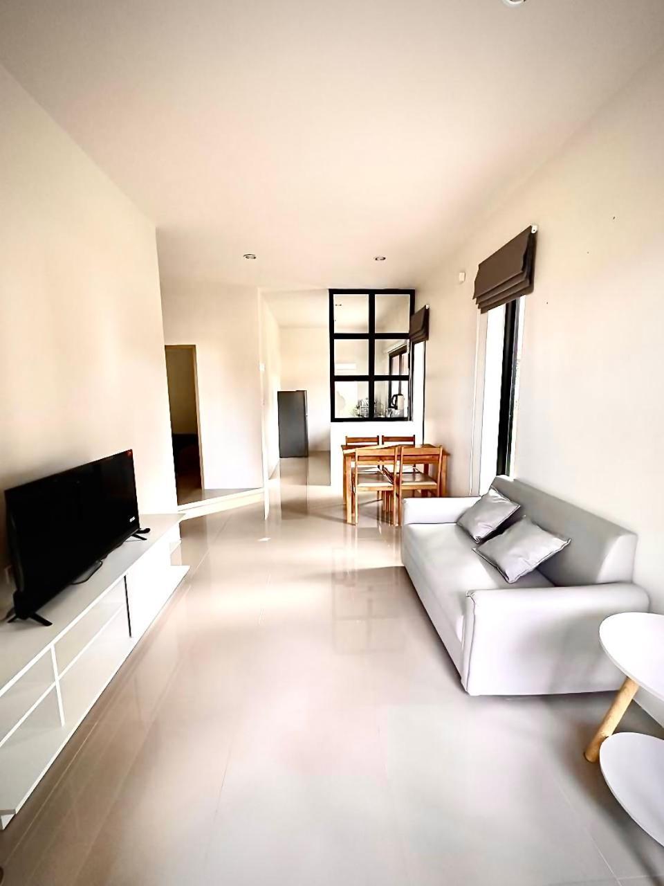 White Pearl 2br Beachfront House Malibu Seaview Rumah liburan