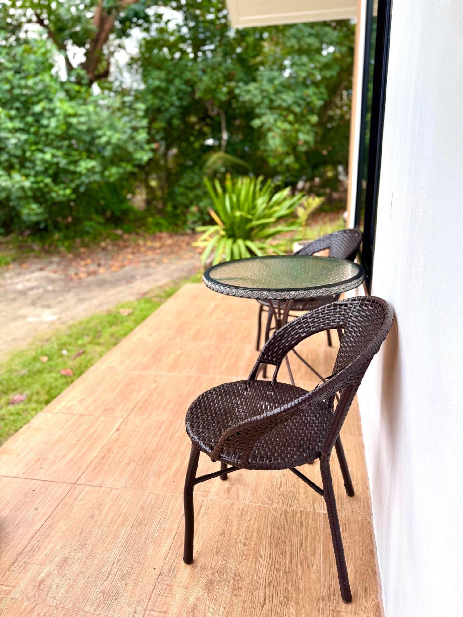 White Pearl 2br Beachfront House Malibu Seaview Rumah liburan Mae Haad