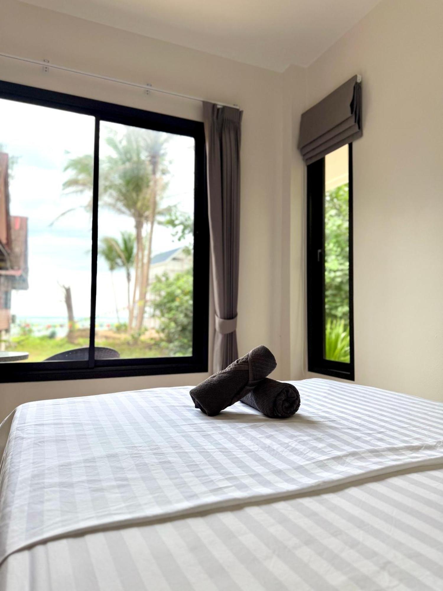 White Pearl 2br Beachfront House Malibu Seaview
